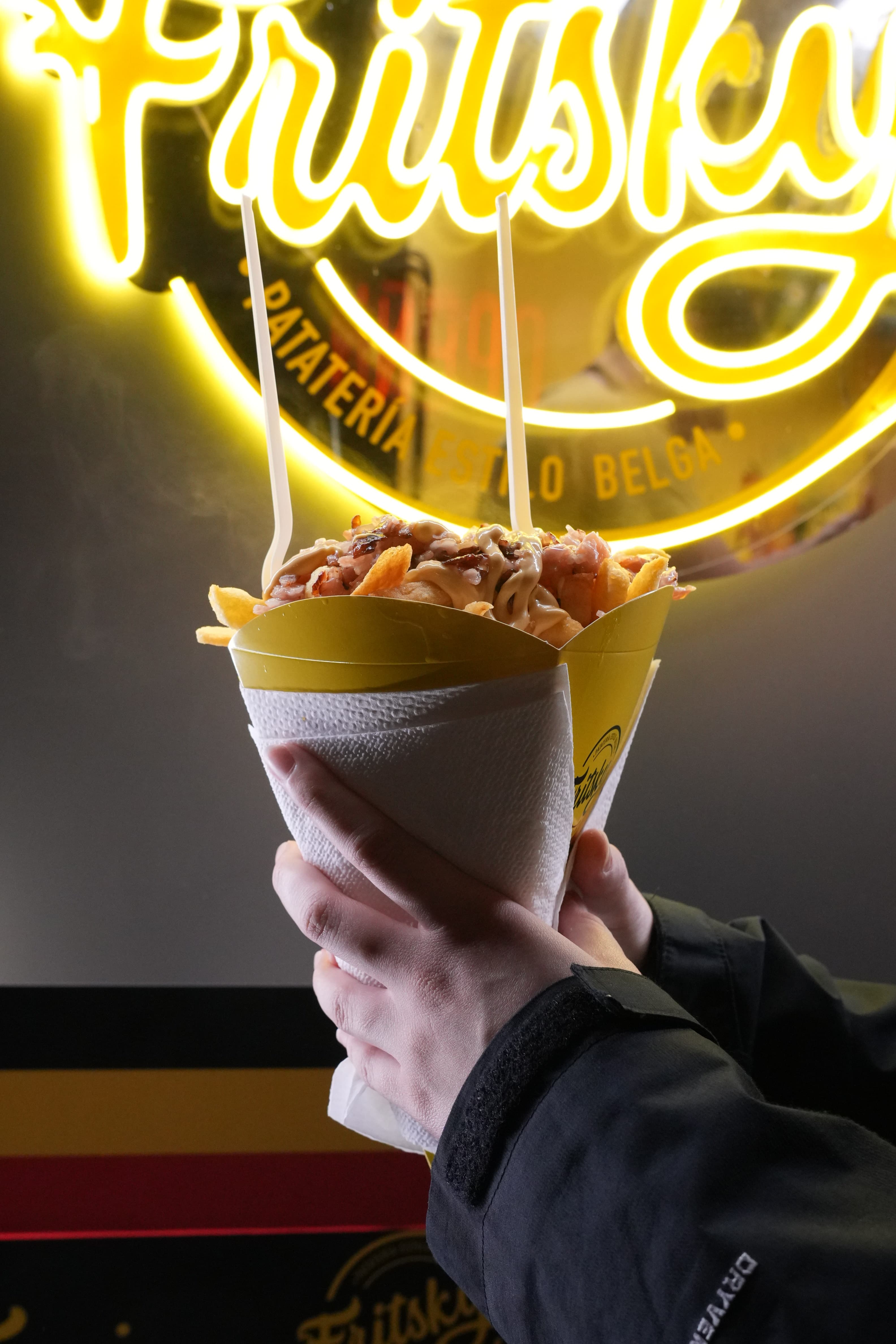 Local Fritsky con neón